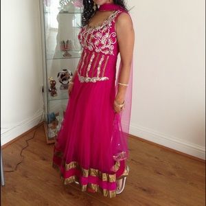 Pink Indian dress/Salwar Kameez Pink and Gold Embroidered Dress